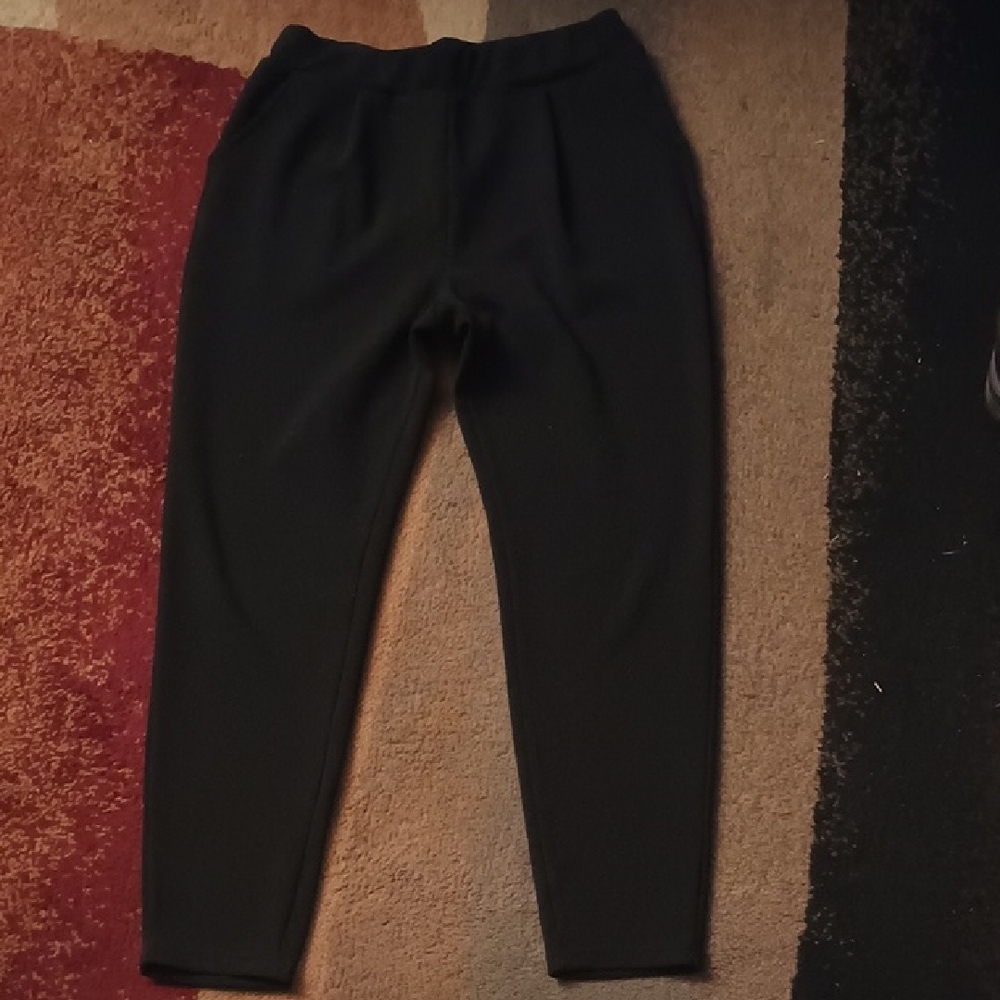 Elegant Black Cropped Pants